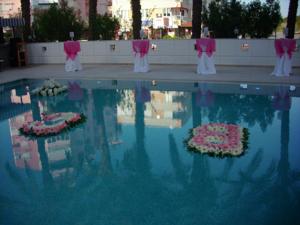 تور ترکیه هتل لارا پارک - آژانس مسافرتی و هواپیمایی آفتاب ساحل آبی